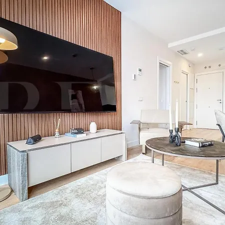 With Stunning Views And Parking By Rems Apartment