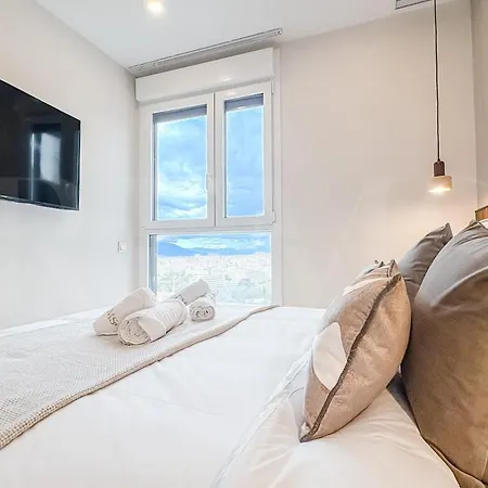 With Stunning Views And Parking By Rems Apartment *