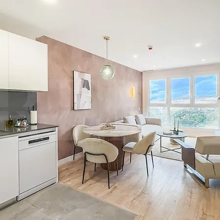 With Stunning Views And Parking By Rems Apartment
