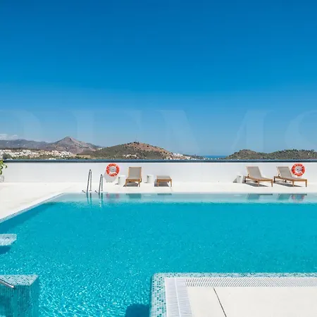 With Stunning Views And Parking By Rems Malaga